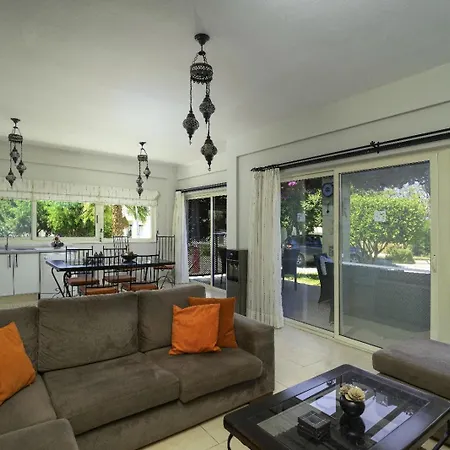 Turtle Bay Village - Family House Дом отдыха Кирения